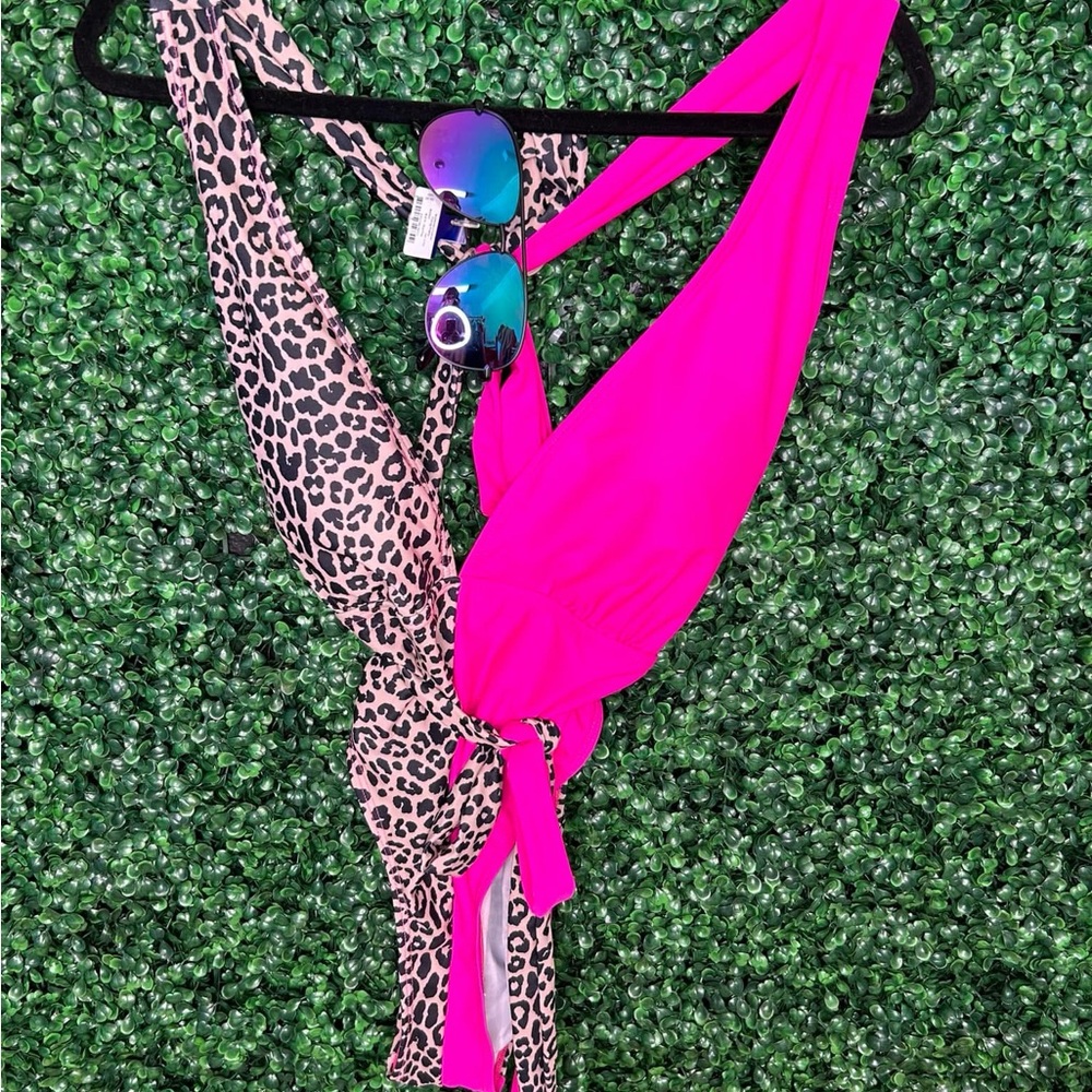 Boutique Pink & Leopard Plunge Neck Swimsuit - Large - NWT